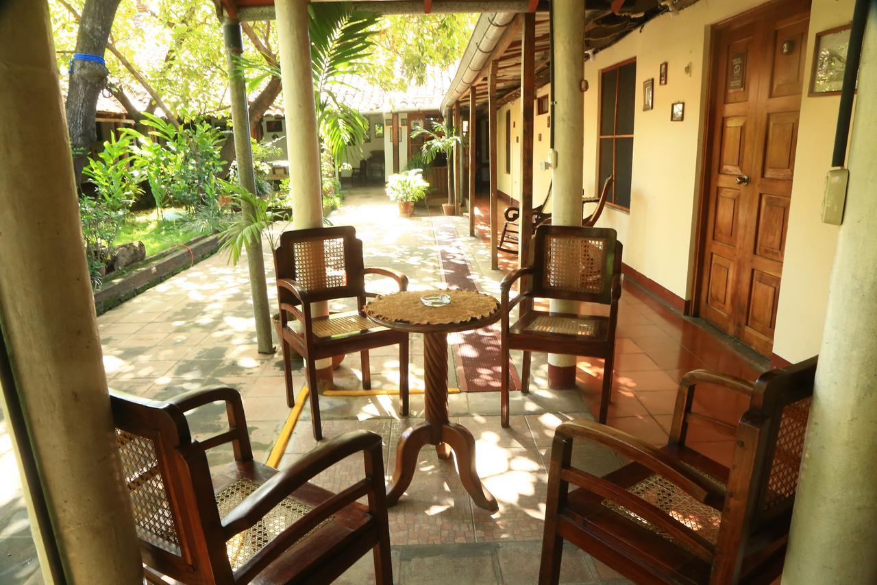 Casa De Los Berrios León Екстериор снимка